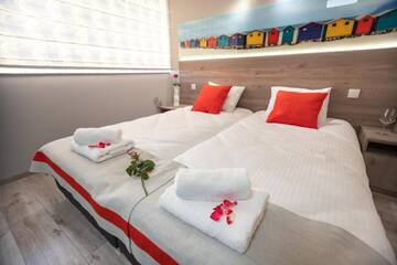 Фото номера Улучшенный четырехместный номер Апарт-отели Apartamenty ELITMAT г. Миньск-Мазовецки 7